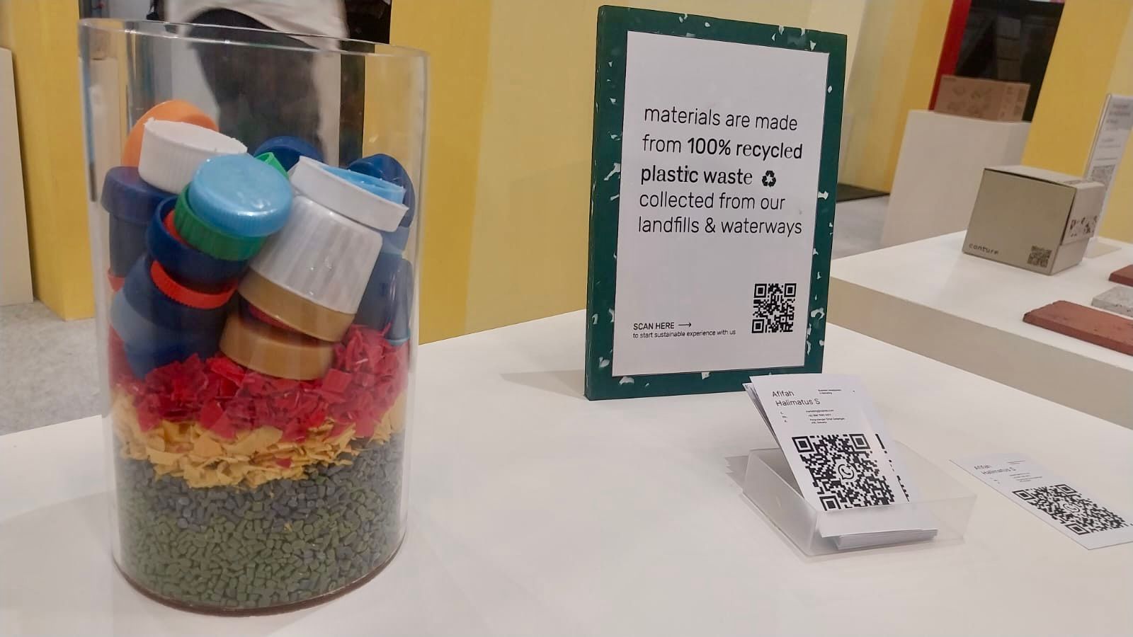 Robries Polymer Sheet (RPS), produk kreatif karya PT Siklus Karya Global yang mengubah pandangan dunia terhadap sampah plastik.