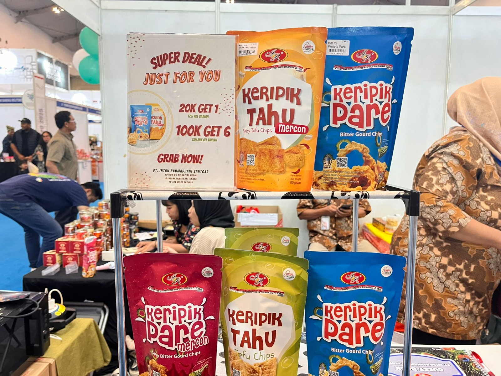Camilan olahan sayur Intan Rahmadhani (IR) asal Yogyakarta, yang kini produknya telah menembus pasar internasional.