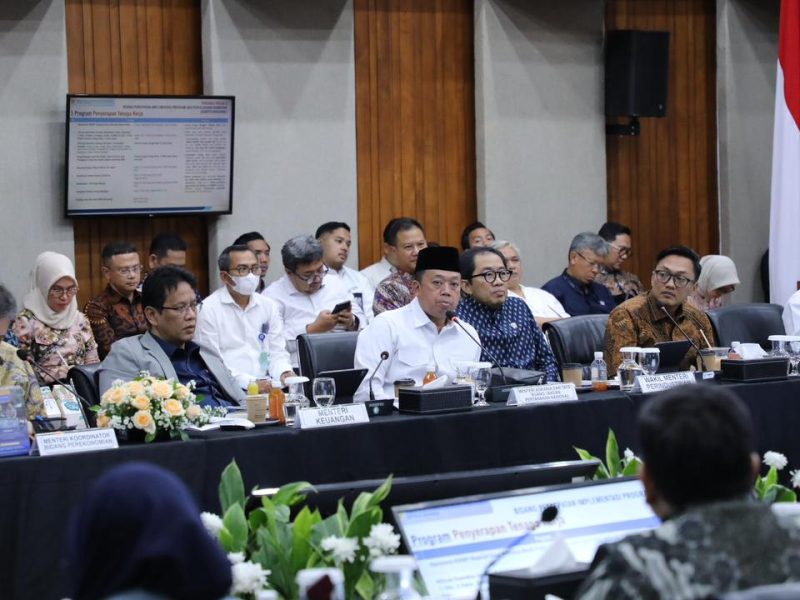 Rapat Pimpinan Satgas P2SP di Kantor Kementerian Koordinator Bidang Perekonomian, Jakarta, Rabu (22/10/2025).
