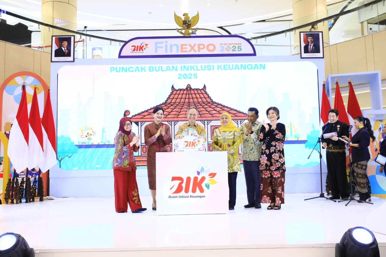 Puncak Bulan Inklusi Keuangan (BIK) 2025 di Surabaya, Jumat (24/10).