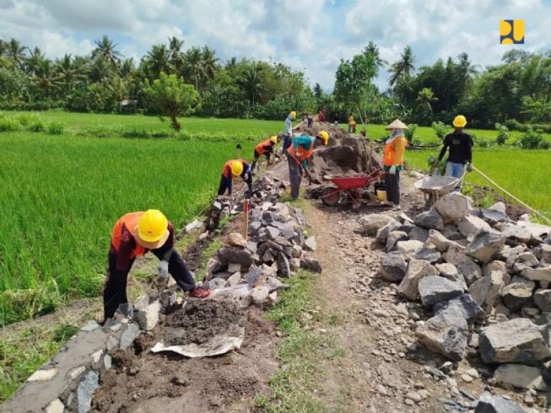 Proyek di wilayah ini berfokus pada penguatan kawasan pertanian sebagai basis ekonomi masyarakat setempat dengan lingkup pekerjaan meliputi pembangunan jalan beton usaha tani, plat duiker, dan dinding penahan tanah (DPT).