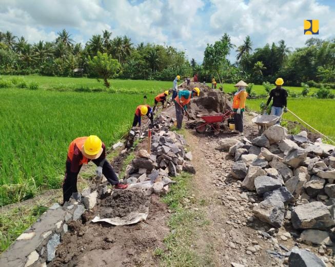 Proyek di wilayah ini berfokus pada penguatan kawasan pertanian sebagai basis ekonomi masyarakat setempat dengan lingkup pekerjaan meliputi pembangunan jalan beton usaha tani, plat duiker, dan dinding penahan tanah (DPT).