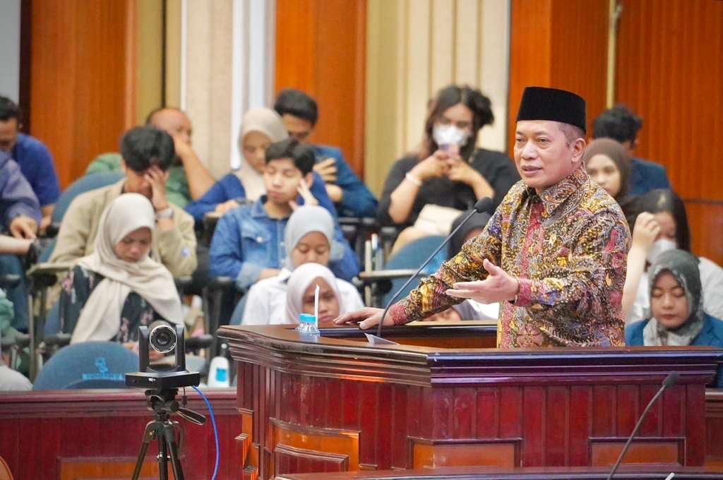 menkop Ferry Juliantono.