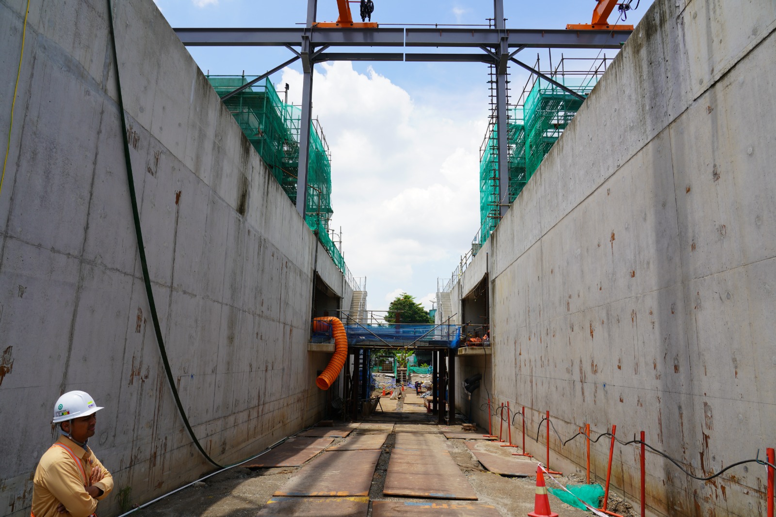 Proyek Sistem Pengelolaan Air Limbah Domestik Terpusat (SPALD-T) skala perkotaan ini menjadi langkah strategis pemerintah dalam menghadirkan layanan sanitasi aman dan berkelanjutan bagi masyarakat.