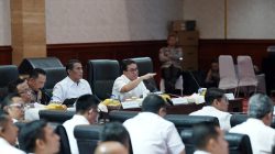 Rapat Koordinasi Pengendalian Harga Beras di Kantor Kementerian Pertanian, Jakarta, Senin (20/10).