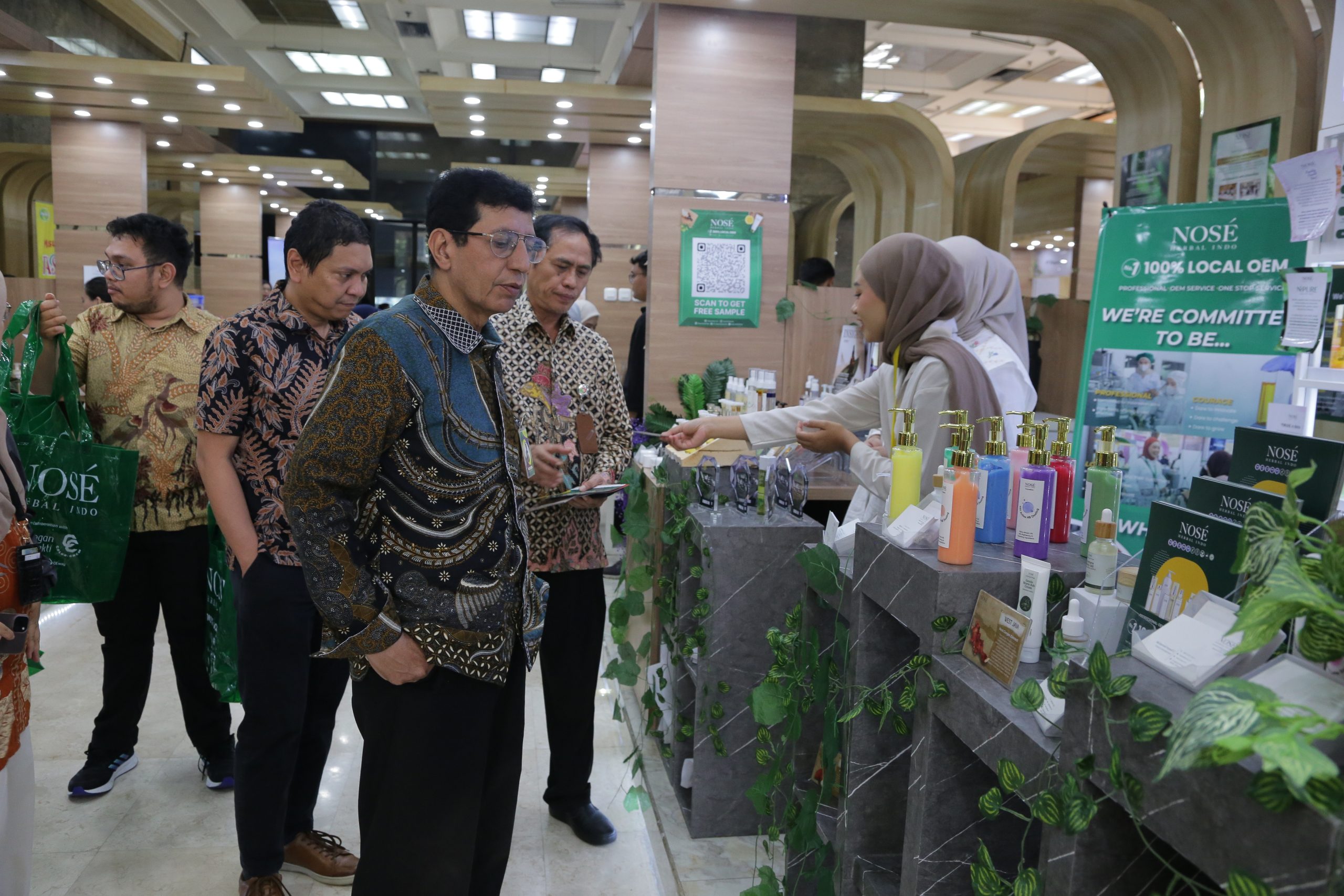 Industri farmasi dan kosmetik Indonesia kembali menunjukkan pencapaian gemilang di kancah internasional. Sejumlah perusahaan telah berhasil menembus pasar ekspor ke Asia, Afrika, Eropa, Amerika, dan Oseania.