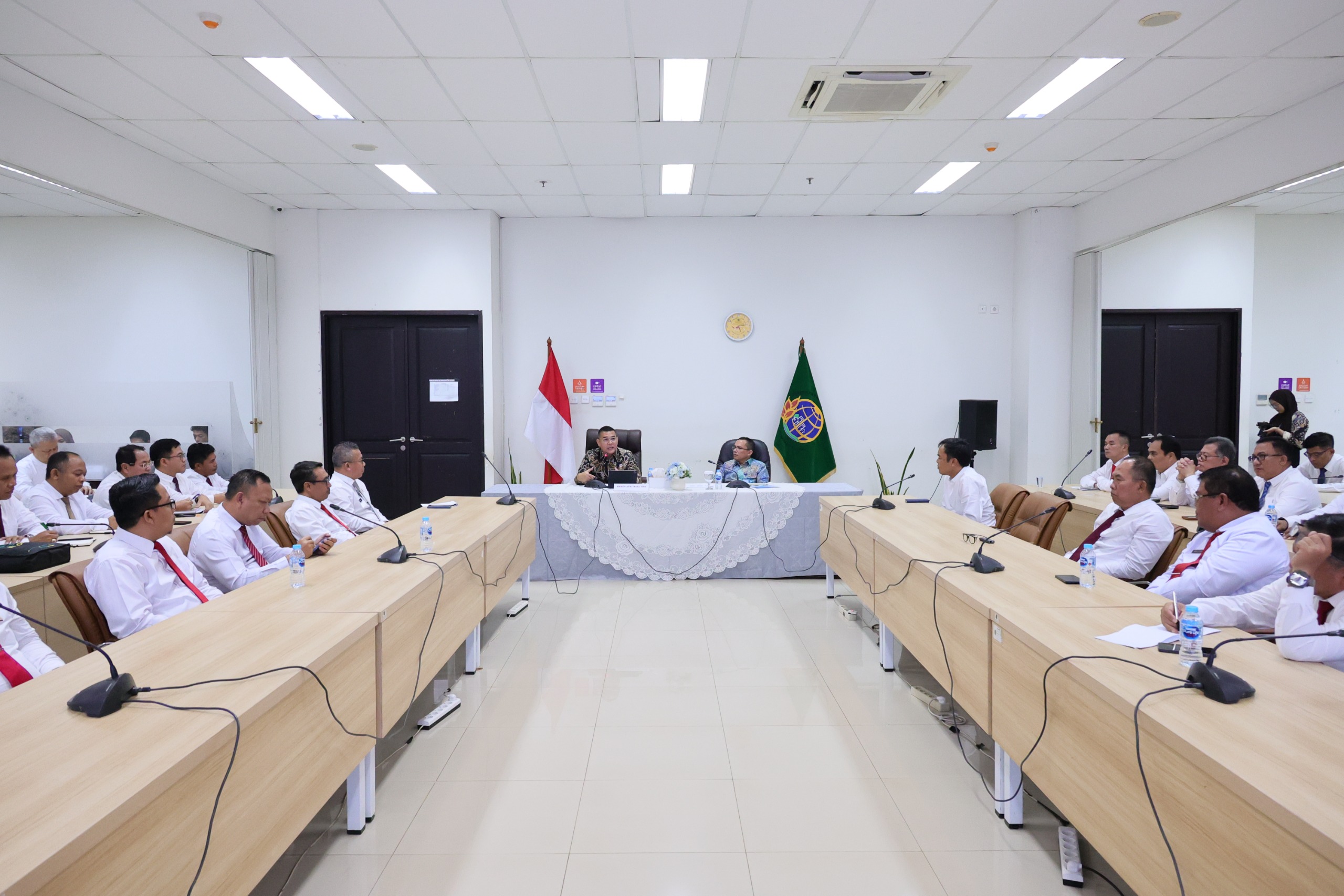 Wamen Ossy saat memberikan pengarahan dan motivasi pada Pelatihan dan Sertifikasi Manajemen Risiko Tingkat Lanjut Tahun 2025.