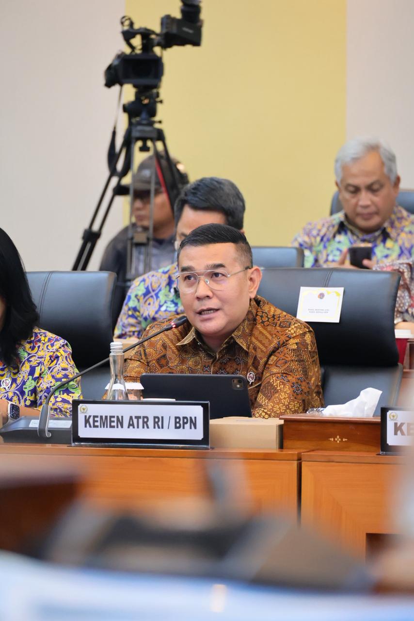 Wakil Menteri Agraria dan Tata Ruang (Wamen ATR)/Wakil Kepala Badan Pertanahan Nasional (Waka BPN), Ossy Dermawan, dalam Rapat Kerja (Raker) dan Rapat Dengar Pendapat (RDP) Tim Pengawas DPR RI terhadap Pelaksanaan Penanganan Bencana