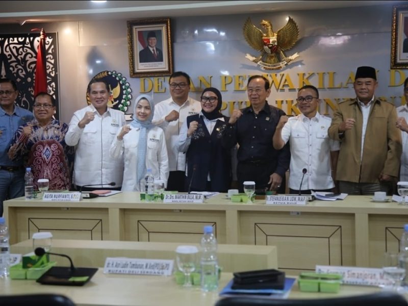 Dewan Pengurus Apkasi dalam Rapat Dengar Pendapat Umum (RDPU) bersama Badan Urusan Legislasi Daerah (BULD) DPD RI di Kompleks Parlemen, Jakarta