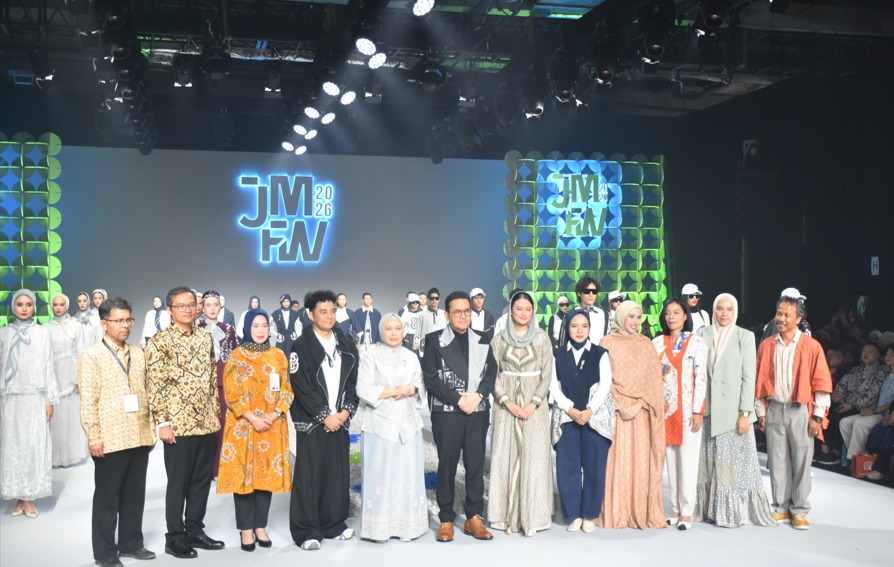 Menteri Perdagangan Budi Santoso melakukan opening ceremony JMFW 2026. Foto: Ist