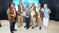 Pengurus PKPRI bersama Ketua Koperasi Telkom Ronaldi Amri dan Pemimpin Redaksi Majalah Peluang Irsyad Muchtar. Foto: Gema/Peluang.