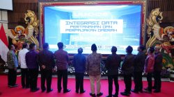 Menteri Nusron menyaksikan peluncuran yang dibarengi dalam Rapat Koordinasi (Rakor) Akhir Gugus Tugas Reforma Agraria (GTRA) Provinsi Bali, di Gedung Wisma Sabha, Kantor Gubernur Bali, Rabu (26/11/2025).