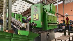 Pengiolahan sampah di TPST Sentiong, Cimahi, Jawa Barat. Foto: Ratih