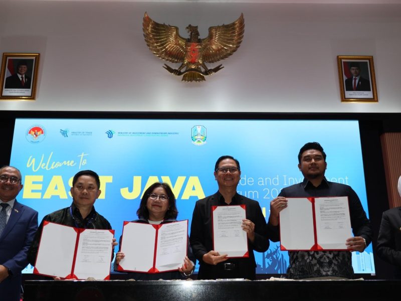 Kontrak dagang antara pelaku usaha Jawa Timur dan buyer Singapura pada East Java Trade and Investment.