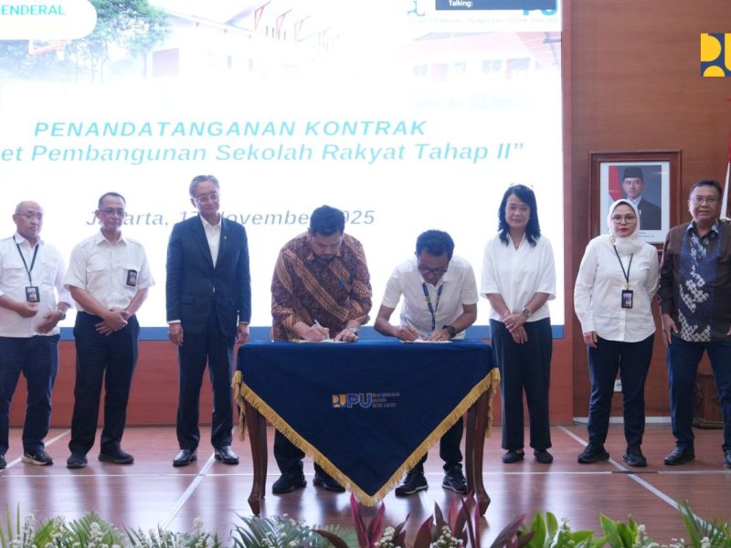 Kementerian Pekerjaan Umum (PU) resmi memulai pembangunan Sekolah Rakyat di tiga provinsi yaitu Kalimantan Tengah, Kalimantan Selatan, dan Sulawesi Selatan yang ditandai dengan penandatanganan kontrak di Jakarta pada Senin (17/11/2025). Penandatangan kontrak disaksikan secara langsung oleh Menteri PU Dody Hanggodo.