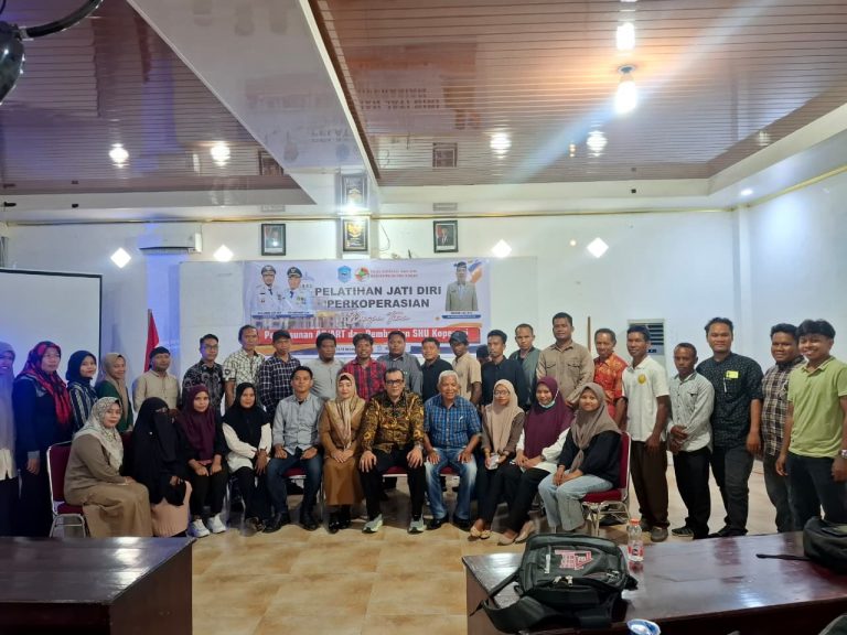 Presiden Direktur Koperasi BMI Group, Kamaruddin Batubara, atau Kambara, hadir sebagai narasumber utama dalam Pelatihan Jati Diri Perkoperasian yang digelar Dinas Koperasi, Usaha Kecil dan Menengah Kabupaten Buton Tengah. 