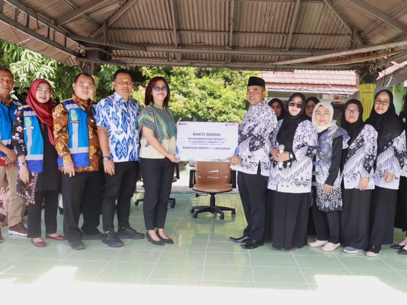 Apresiasi Peran Pendidik dan Dukung Fasilitas Belajar, JTT Gelar Bakti Sosial di Hari Guru Nasional