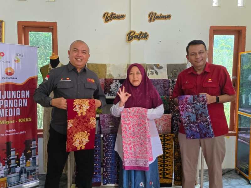 Program yang dimulai pada 2017 ini berhasil melahirkan generasi pertama pengrajin batik Tanjabtim yang mampu memproduksi batik tulis dan batik cap bermotif khas daerah.
