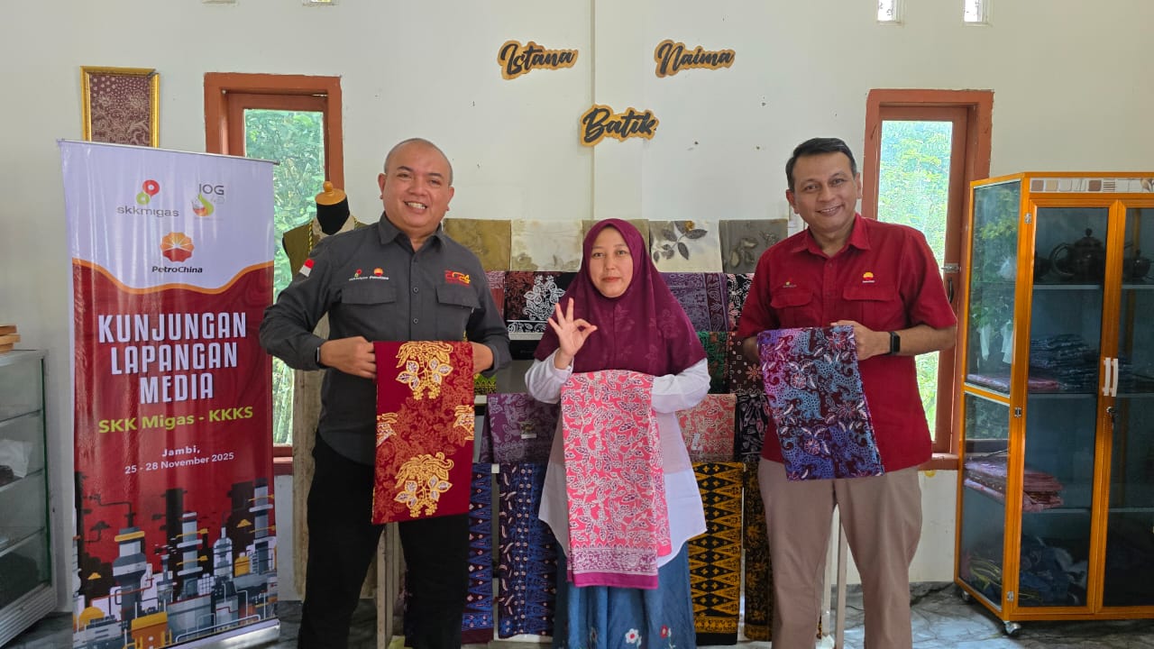 Program yang dimulai pada 2017 ini berhasil melahirkan generasi pertama pengrajin batik Tanjabtim yang mampu memproduksi batik tulis dan batik cap bermotif khas daerah. 