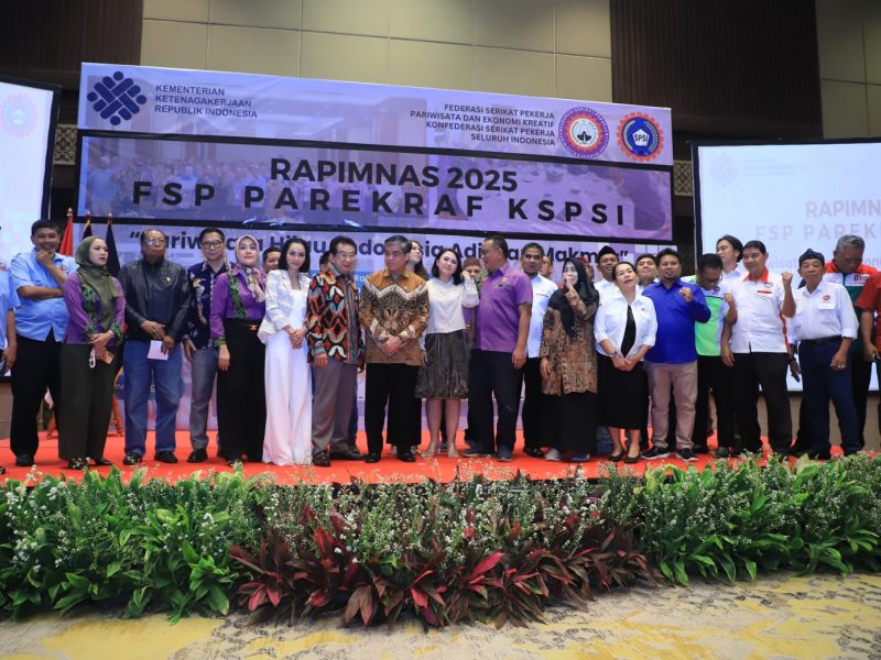 Menaker Yassierli menghadiri Rapat Pimpinan Nasional (Rapimnas) 2025 Federasi Serikat Pekerja Pariwisata dan Ekonomi Kreatif KSPSI di Jakarta, Selasa (2/12/2025).