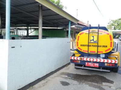 Pemerintah Distribusikan Sarana Air Bersih dan Sanitasi bagi Warga Terdampak Bencana di Sumatera Barat