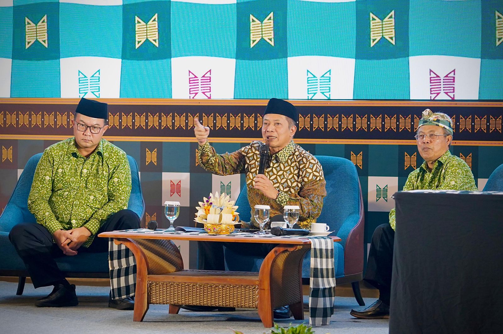 Menkop, saat menjadi narasumber dalam acara National Leadership Camp dengan tema "Meneguhkan Peran Cendikiawan Muslim untuk Menwujudkan Indonesia Emas" yang diadakan Ikatan Cendikiawan Muslim Indonesia (ICMI), di Bali, Sabtu (6/12). 