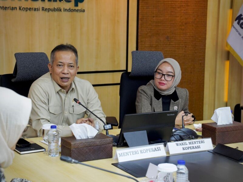 Kementerian Koperasi (Kemenkop) bersama Pemerintah Kabupaten Banyuwangi menandatangani nota kesepakatan percepatan pembangunan dan pengembangan Koperasi Desa/Kelurahan Merah Putih di Banyuwangi.