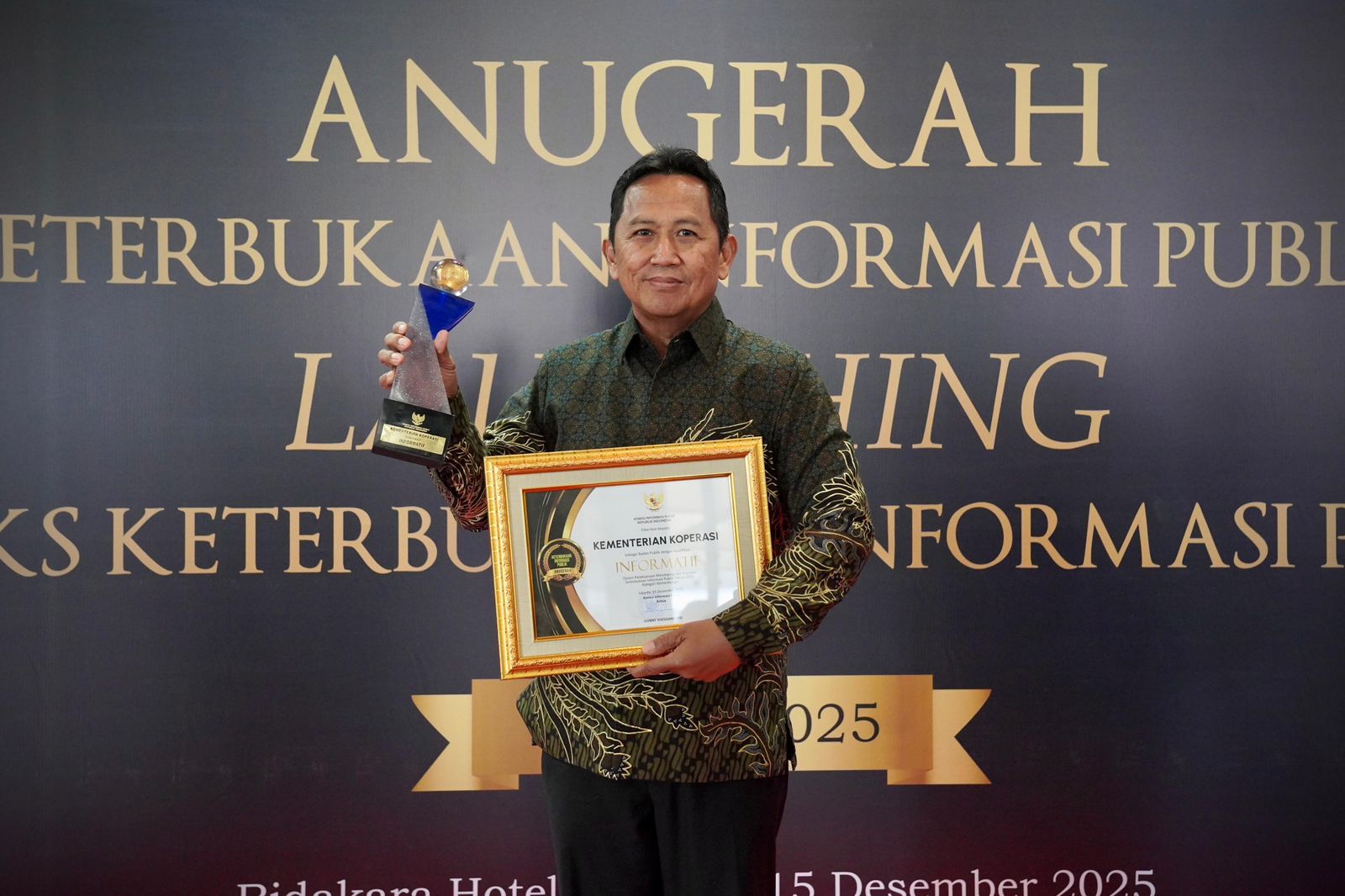 Kementerian Koperasi (Kemenkop) berhasil meraih masuk dalam jajaran 10 besar Badan Publik dengan predikat Informatif dengan nilai 98,01 kategori Kementerian pada Anugerah Keterbukaan Informasi Publik Tahun 2025.