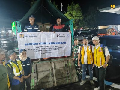 Kementerian PU Salurkan Bantuan Sosial Bagi Pengungsi Erupsi Gunung Semeru Lumajang