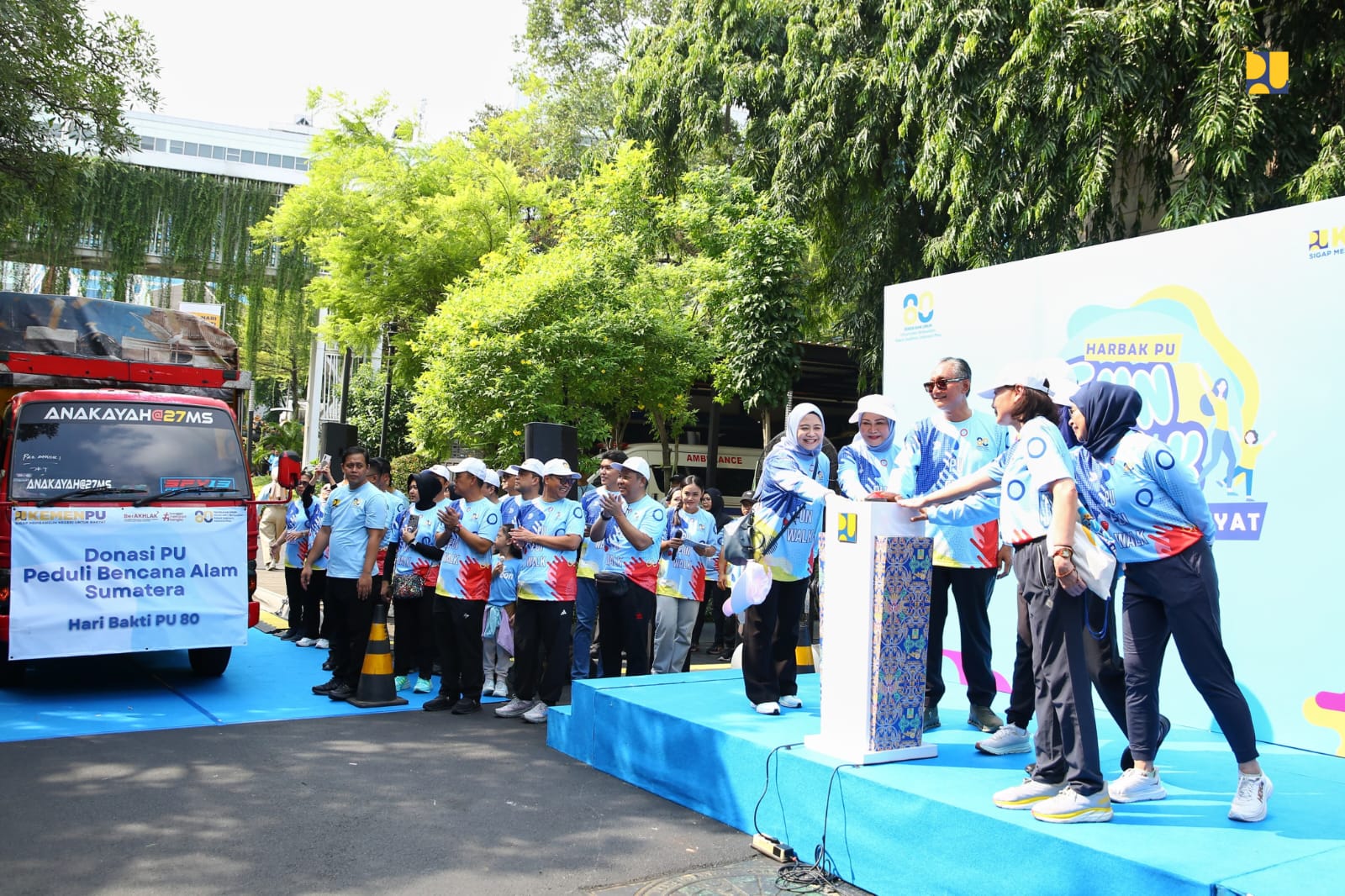 Pelepasan bantuan PU Peduli dilakukan secara simbolis oleh Menteri PU Dody Hanggodo di halaman kantor Kementerian PU.