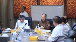 Menaker Yassuerli bersama Menperin Agus Gumiwang Kartasasmita.