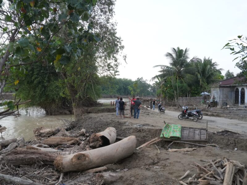 Penanganan difokuskan pada perkuatan tebing sungai sebagai langkah antisipasi terhadap abrasi dan longsor yang berpotensi mengancam keselamatan warga serta infrastruktur di sekitarnya.