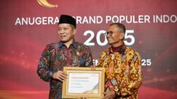 Program KDKMP Jadi Program Pemerintah Terpopuler, Menteri Ferry Raih Disway Awards 2025