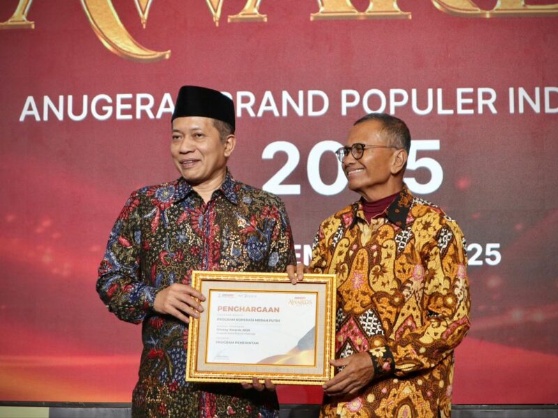 Program KDKMP Jadi Program Pemerintah Terpopuler, Menteri Ferry Raih Disway Awards 2025