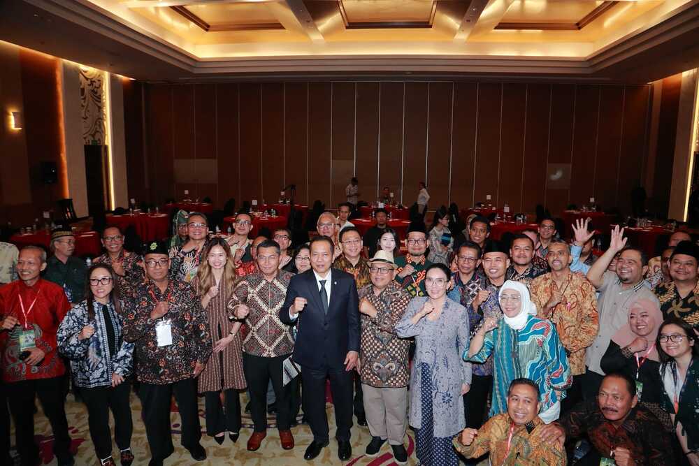 Simposium II Koperasi Indonesia 2025: Rekomendasi Reformasi Koperasi Diserahkan ke Menkop Ferry Juliantono