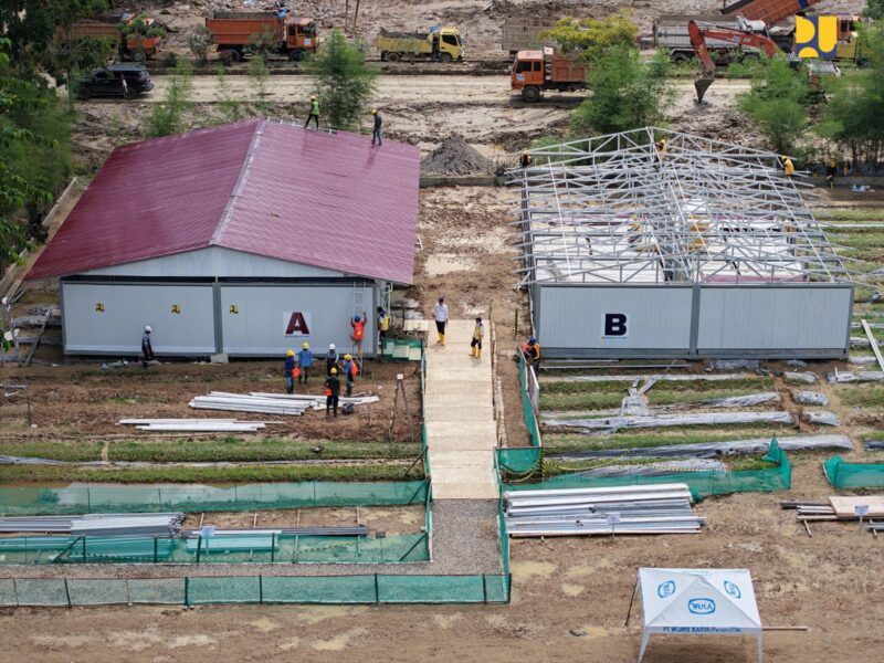 Pembangunan huntara oleh Kementerian PU.