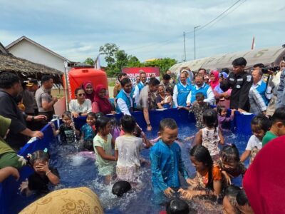 PLN NP Hadirkan Sumur Bor, Anak-anak Padang Pariaman Bisa Main Air Lagi