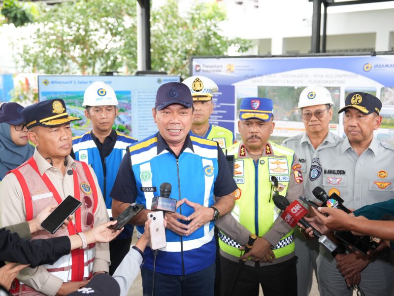 Direktur Utama PT Jasa Marga (Persero) Tbk Rivan A. Purwantono bersama jajaran direksi turun langsung meninjau kesiapan jalur.