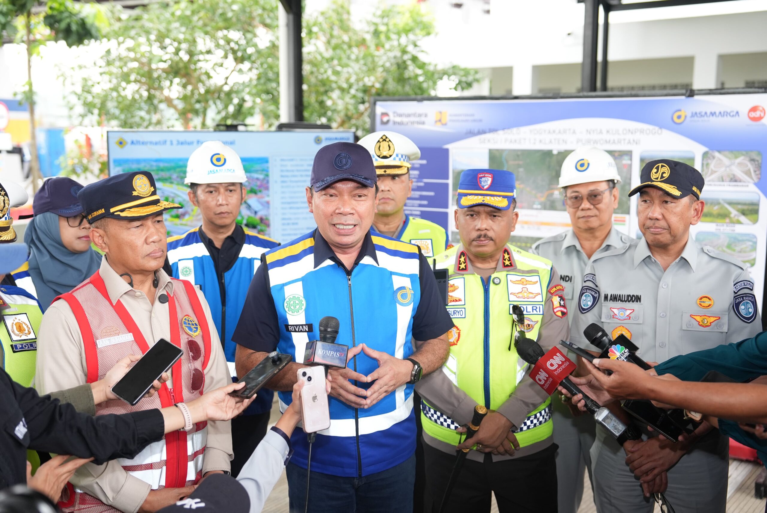 Direktur Utama PT Jasa Marga (Persero) Tbk Rivan A. Purwantono bersama jajaran direksi turun langsung meninjau kesiapan jalur.