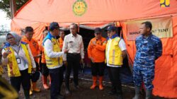 Menteri Pekerjaan Umum (PU) Dody Hanggodo meninjau langsung penanganan bencana longsor di Desa Pasirlangu, Kecamatan Cisarua, Kabupaten Bandung Barat, Minggu (25/1/2026).