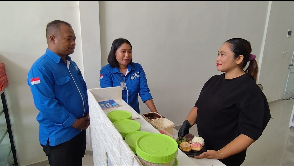 Gigih dan Disiplin, Anarita Wutun Sukses Kembangkan Donat Joana Bersama KSP Kopdit Pintu Air di Maumere