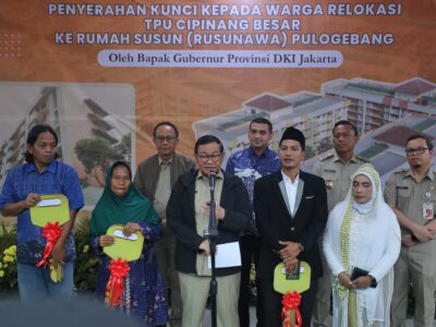 Pindah dari TPU ke Rusun, Warga Kebon Nanas Terima Kunci dari Gubernur Pramono