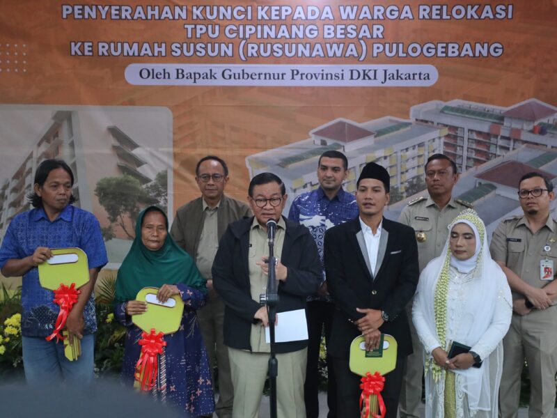 Pindah dari TPU ke Rusun, Warga Kebon Nanas Terima Kunci dari Gubernur Pramono. Foto: Pemprov DKI Jakarta