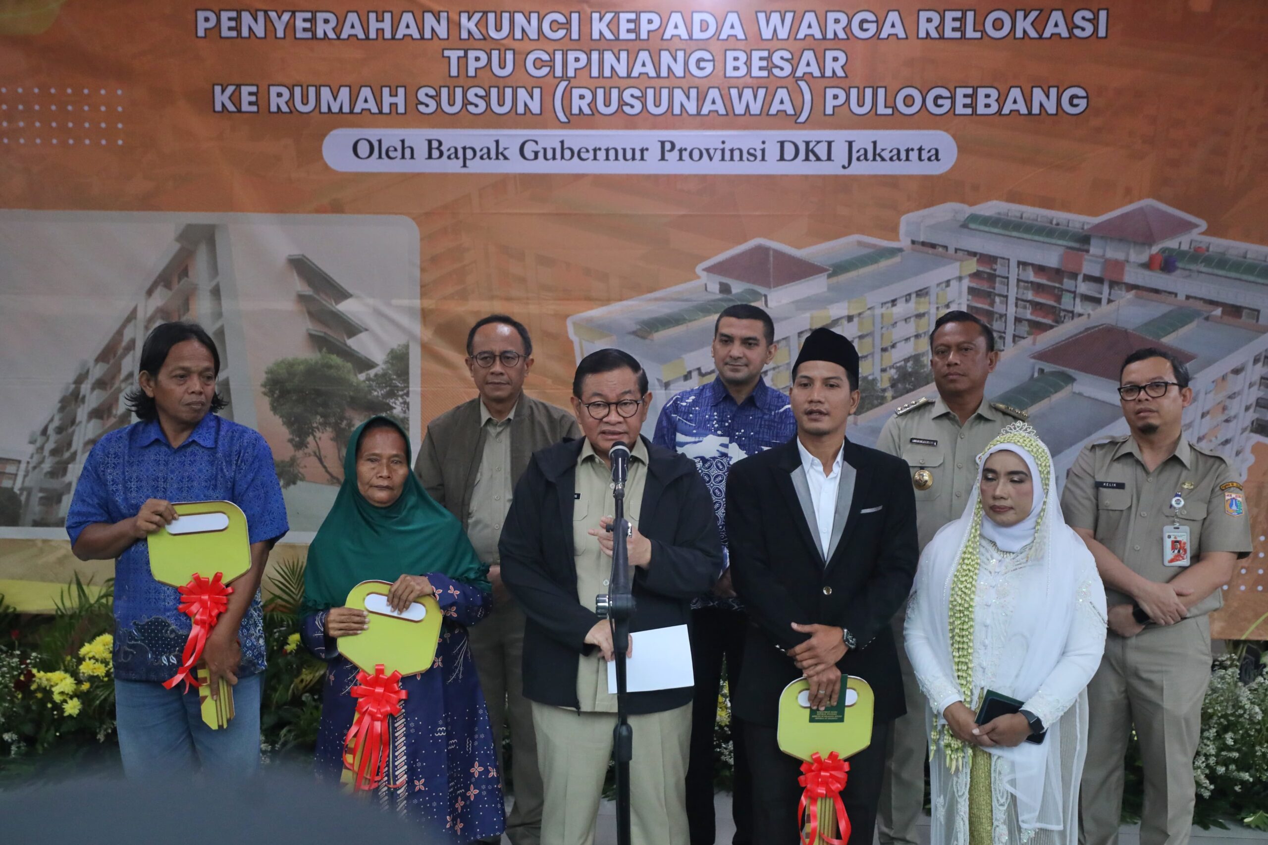 Pindah dari TPU ke Rusun, Warga Kebon Nanas Terima Kunci dari Gubernur Pramono. Foto: Pemprov DKI Jakarta