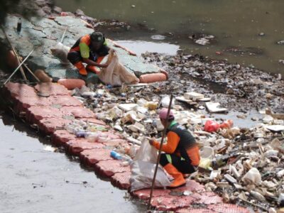 DLH DKI Jakarta Perkuat Penanganan Sampah di Lokasi Rawan Banjir