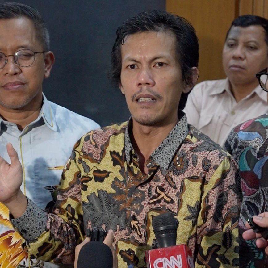 Patra M. Zen, penasihat hukum Muhamad Kerry Adrianto Riza selaku beneficial owner PT Orbit Terminal Merak (OTM). 