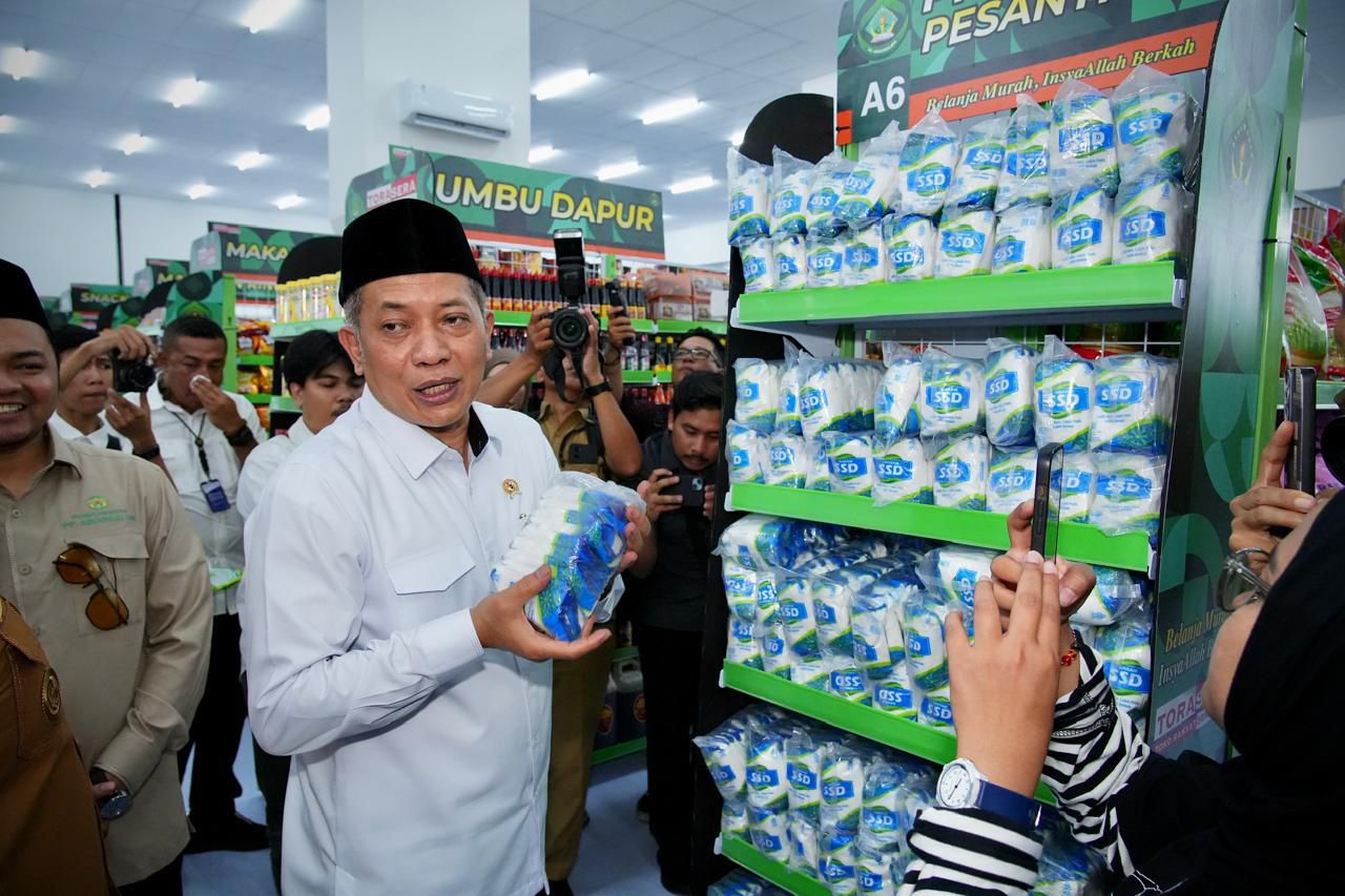 Menkop Ferry Juliantono membuka TORASERA. 