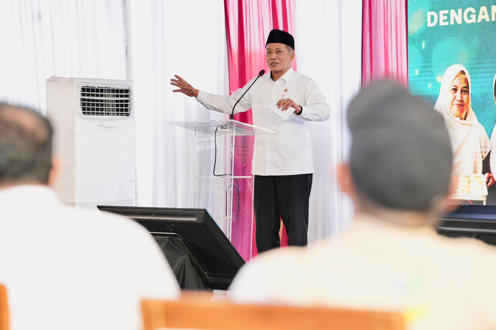 Menkop Ferry Juliantono. 