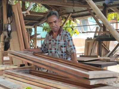 Dari Bengkel Kayu ke Perguruan Tinggi, Kisah Fransiskus Siku Sarjanakan Anak Bersama KSP Kopdit Pintu Air