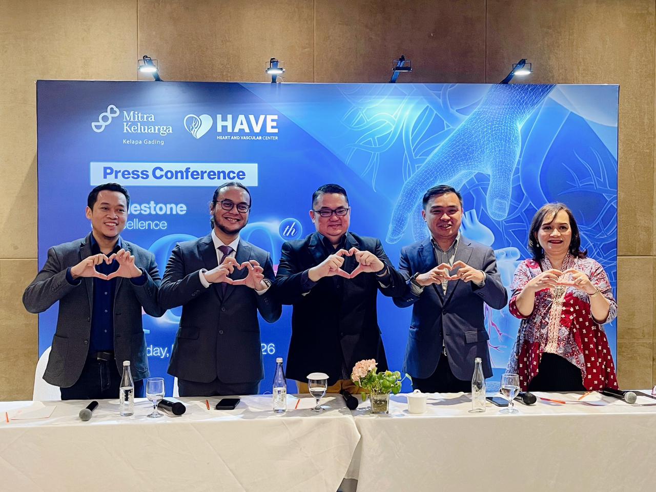 Press conference 100 Nyawa, 100 Denyut: Inagurasi Pencapaian Bedah Jantung Minimal InvasifRS Mitra Keluarga Kelapa Gading.